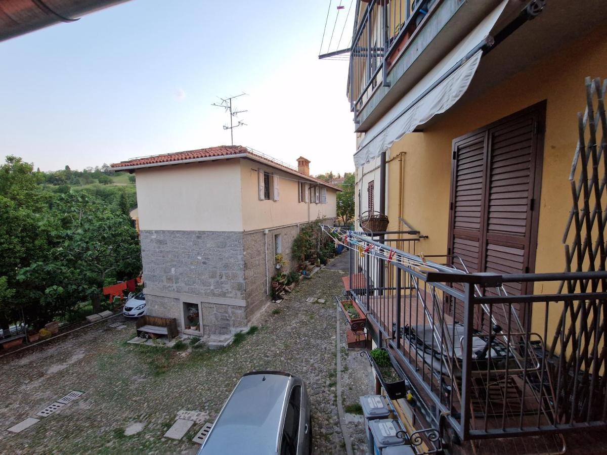 Lovely One-Bedroom Attic In An Ancient Village Bolonia Exterior foto