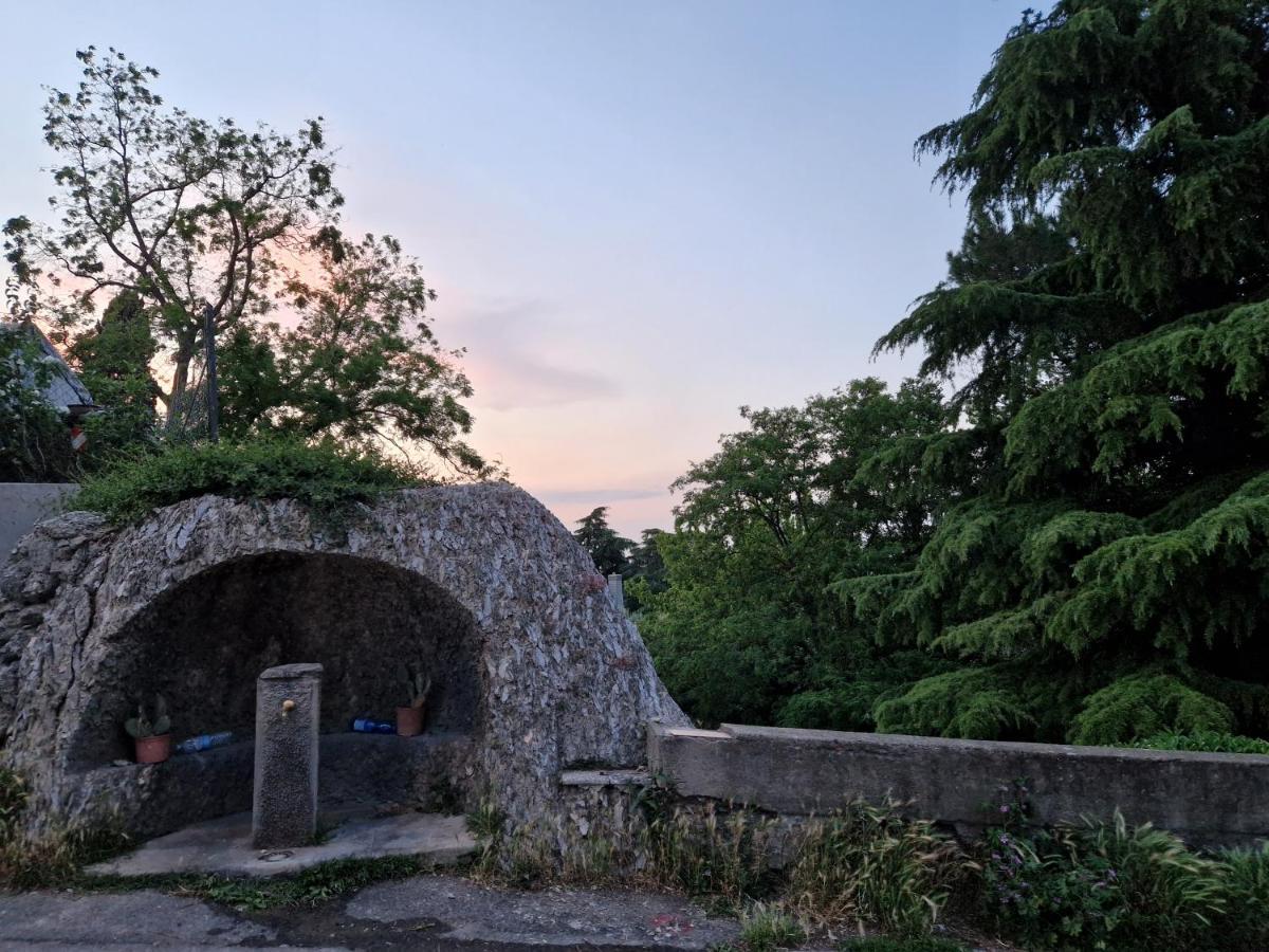 Lovely One-Bedroom Attic In An Ancient Village Bolonia Exterior foto
