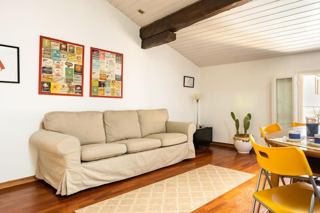Lovely One-Bedroom Attic In An Ancient Village Bolonia Exterior foto