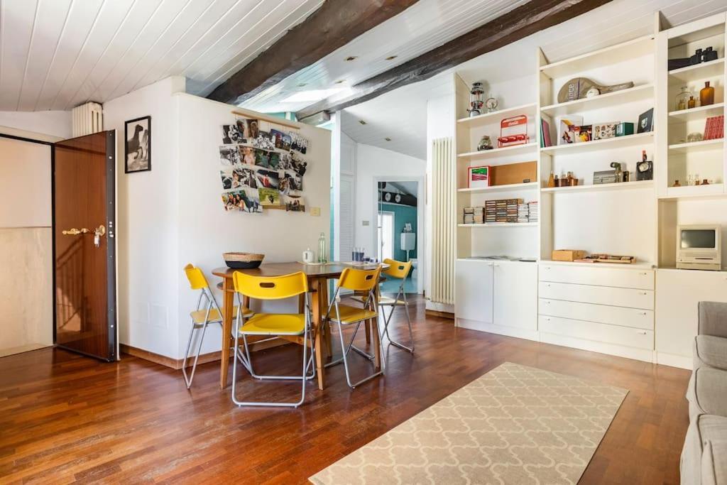 Lovely One-Bedroom Attic In An Ancient Village Bolonia Exterior foto