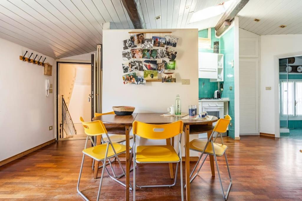 Lovely One-Bedroom Attic In An Ancient Village Bolonia Exterior foto